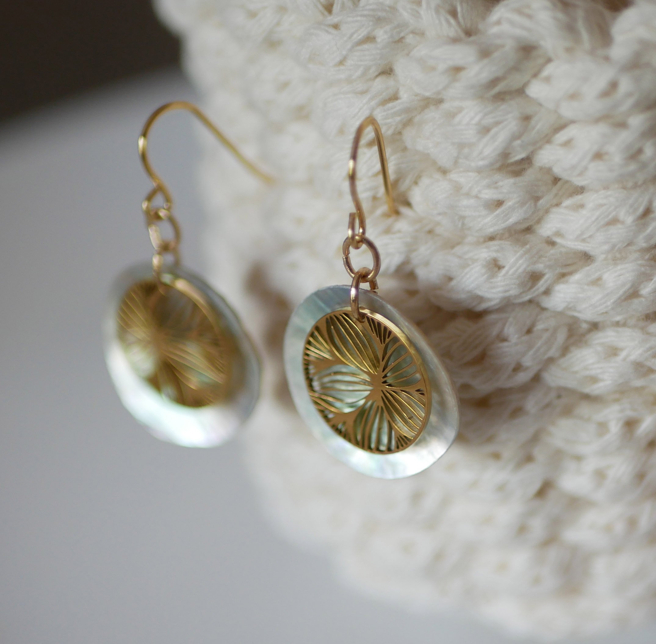 &Oslash;reringe fra "Les nacr&eacute;es"-kollektionen, blomstret skive