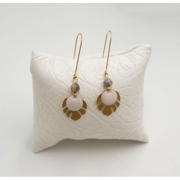 &Oslash;reringe, r&aring; messing monstera blade og hvide pailletter