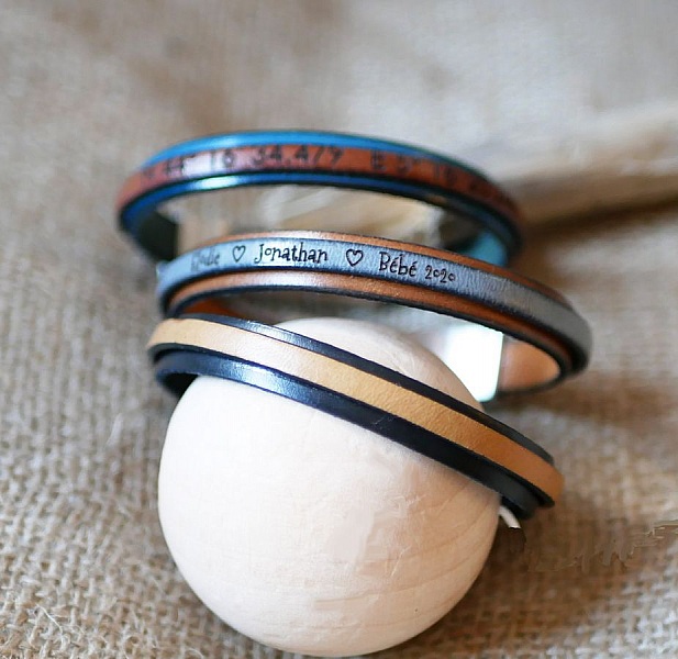 Tofarvet l&aelig;derrem, der kan tilpasses med farve og gravering 