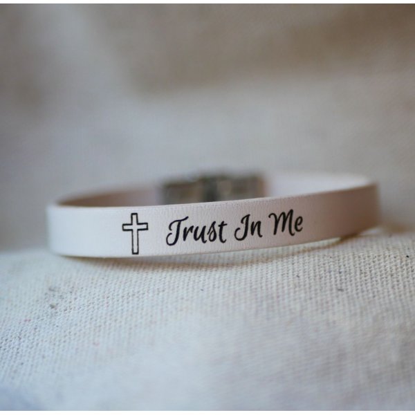 L&aelig;derarmb&aring;nd til kommunion eller d&aring;b med fornavn p&aring; det personlige navn 