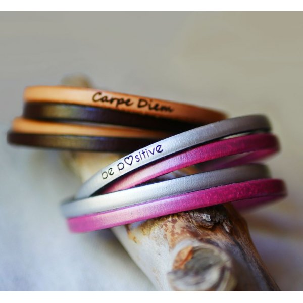 Dobbelt l&aelig;derarmb&aring;nd i duo, der kan personligg&oslash;res ved gravering