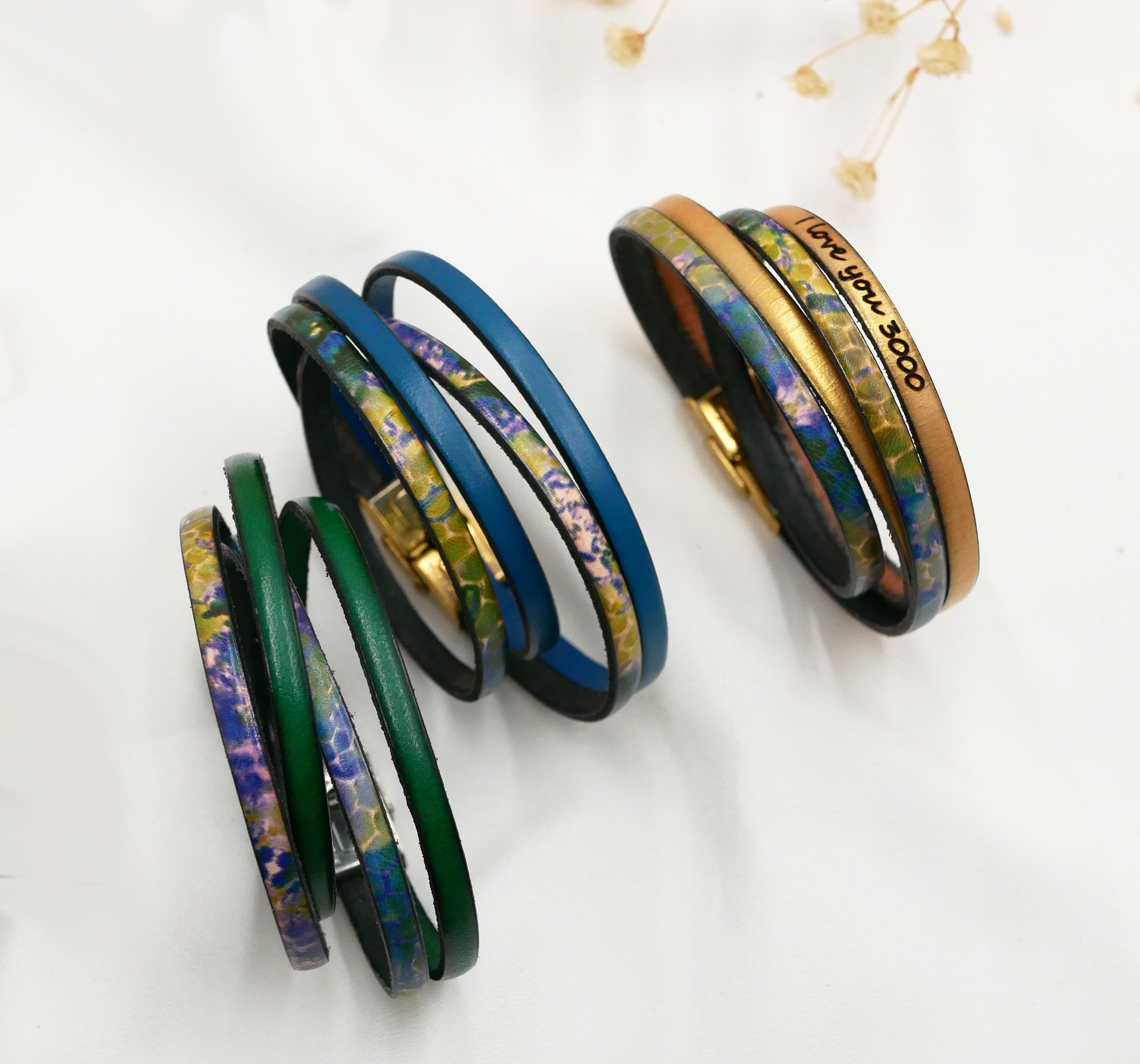 Impressionistisk l&aelig;derarmb&aring;nd med tryk til personligg&oslash;relse