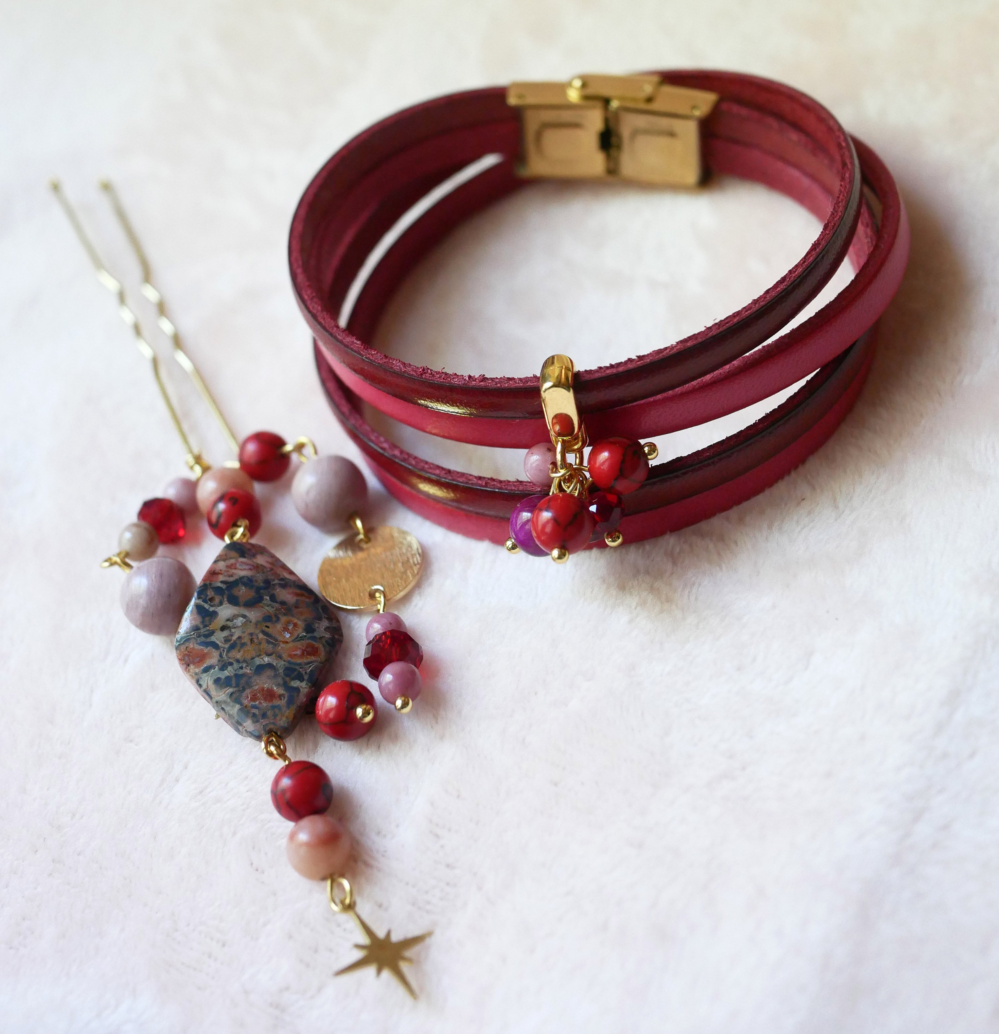 Bracelet cuir double en duo décoré de perles fuchsia