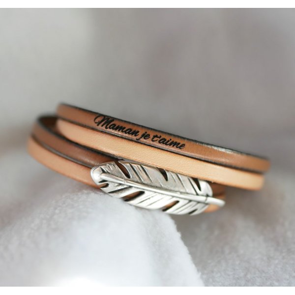 Dobbelt l&aelig;derrem i duo dekoreret med en s&oslash;lvfarvet fjer