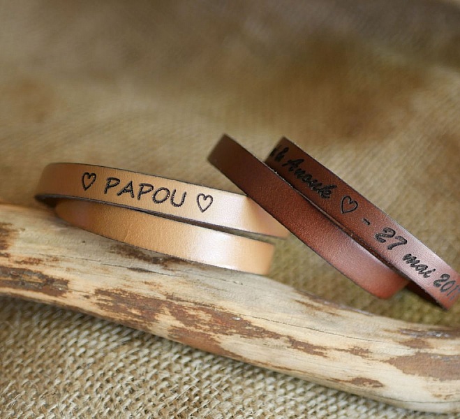 Bracelet cuir double tour pour homme personnalisable par gravure.