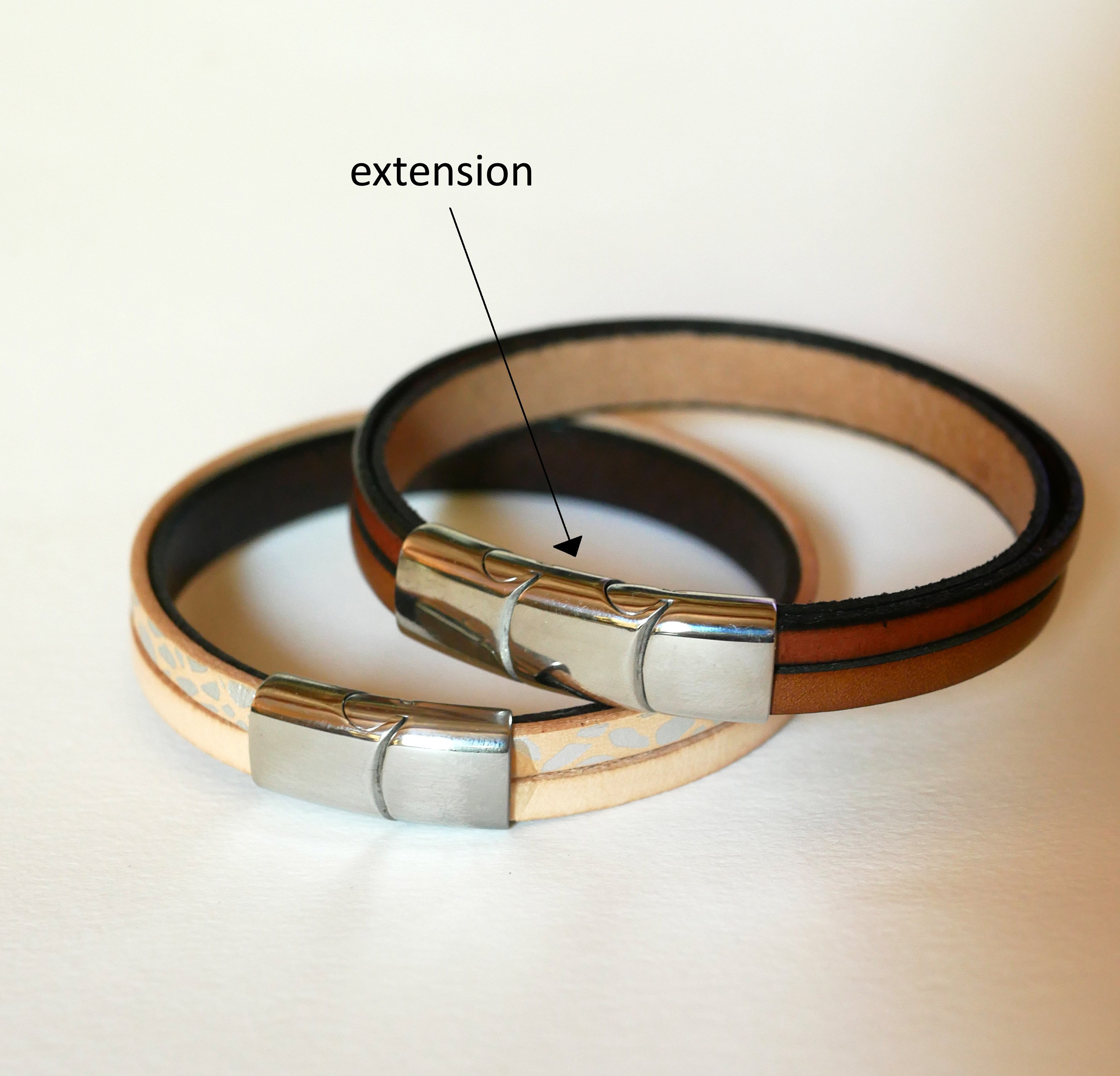 Brunt l&aelig;derarmb&aring;nd med flettet metalforing og magnetl&aring;s