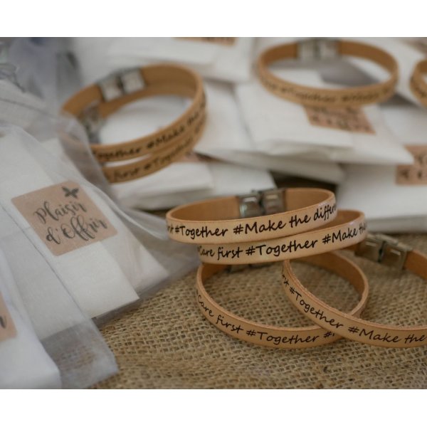 Specialindgraveret l&aelig;derarmb&aring;nd til kvinder