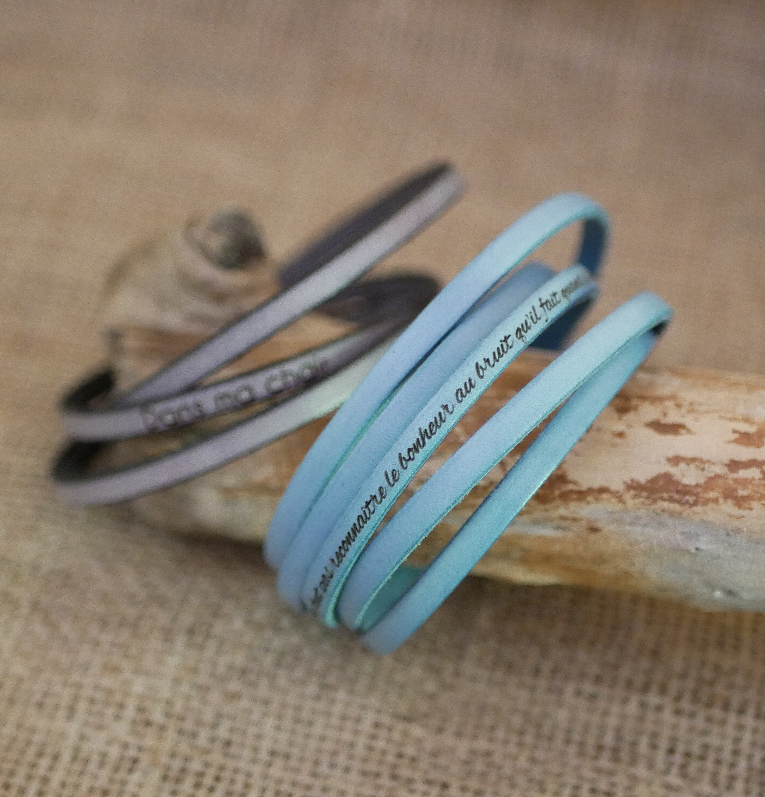 Bracelets en cuir fins personnalisés à cinq tours.