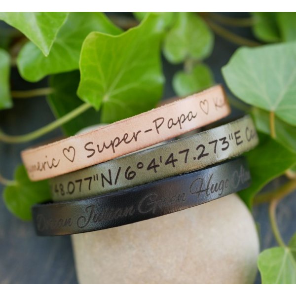 L&aelig;derarmb&aring;nd med etnisk magnetl&aring;s til personlig tilpasning