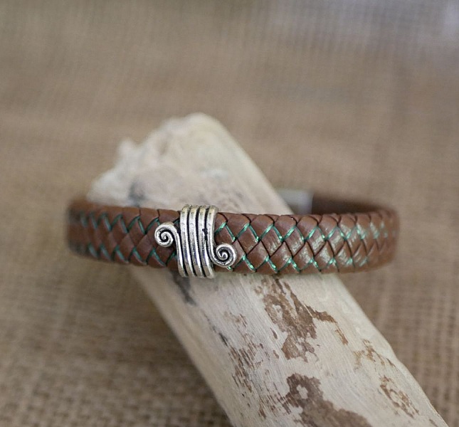 Armb&aring;nd brun l&aelig;der flettet mand l&aring;s b&oslash;rstet st&aring;l magnetisk