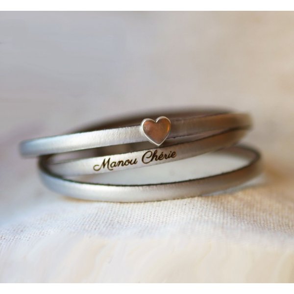 L&aelig;derrem med flere drejninger, der kan tilpasses, med stjerne-, infinity- eller hjertemotiv 