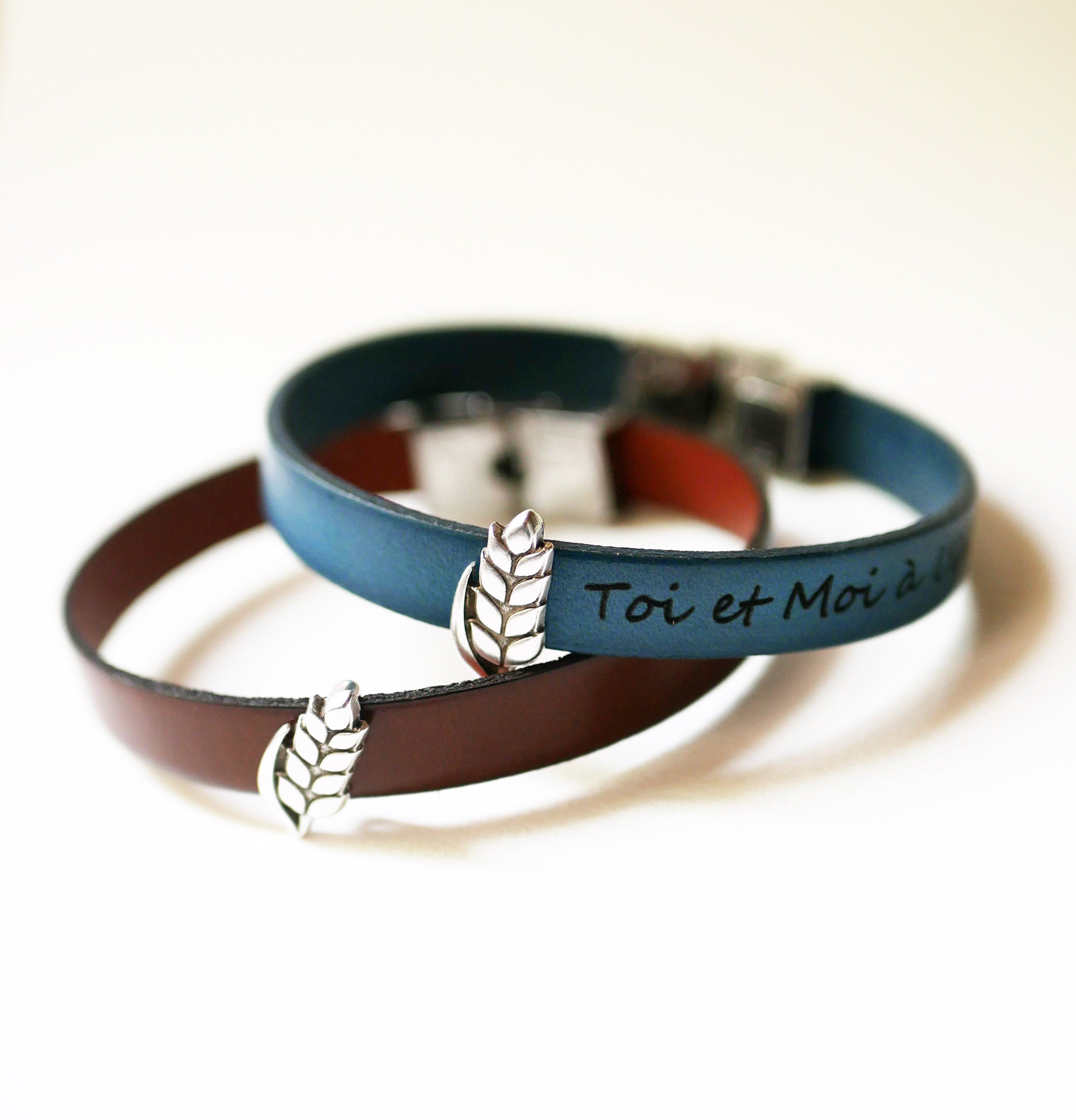 L&aelig;derarmb&aring;nd med sl&oslash;jfe, der kan tilpasses Epi de bl&eacute;, noces de froment til m&aelig;nd og kvinder