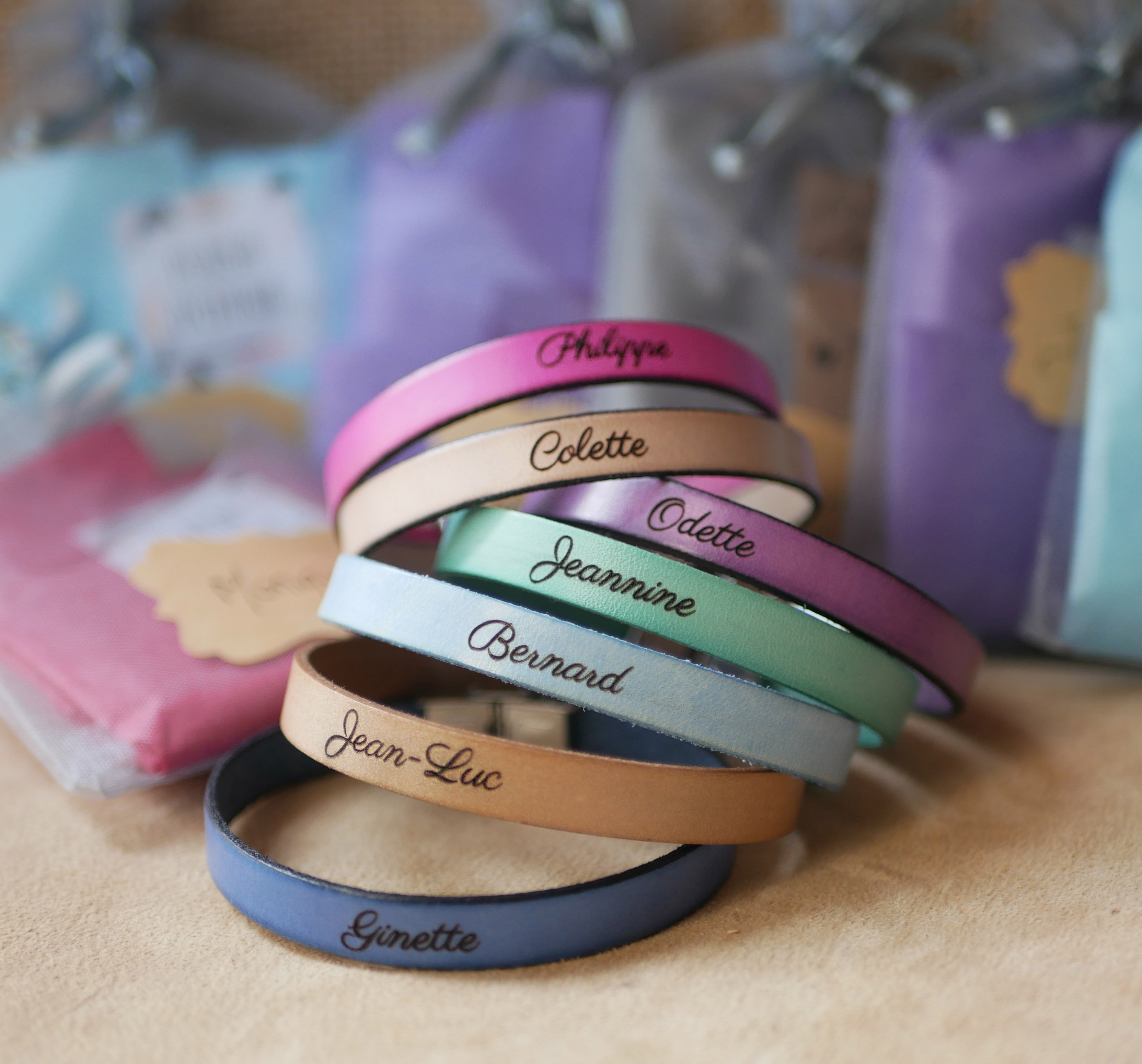Personligt læderarmbånd til mænd eller kvinder med indgravering af navne eller beskeder