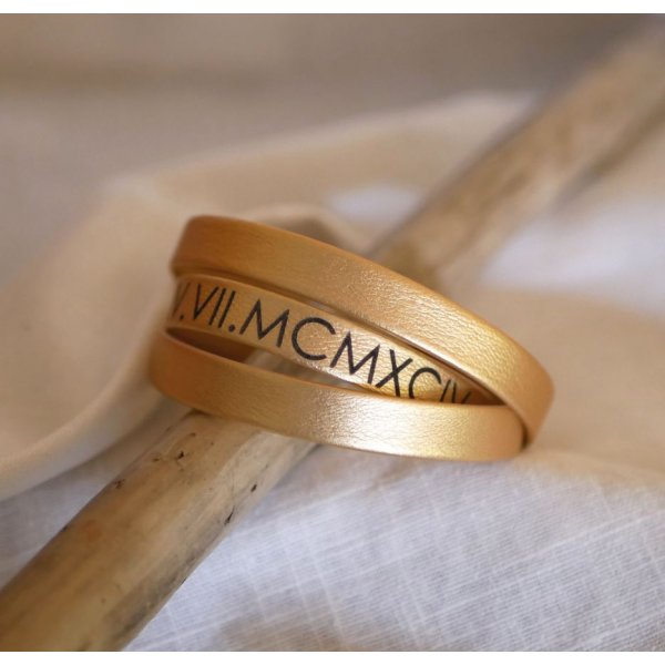 L&aelig;derarmb&aring;nd til kvinder med tredobbelt drejning for at personligg&oslash;re farve og gravering 