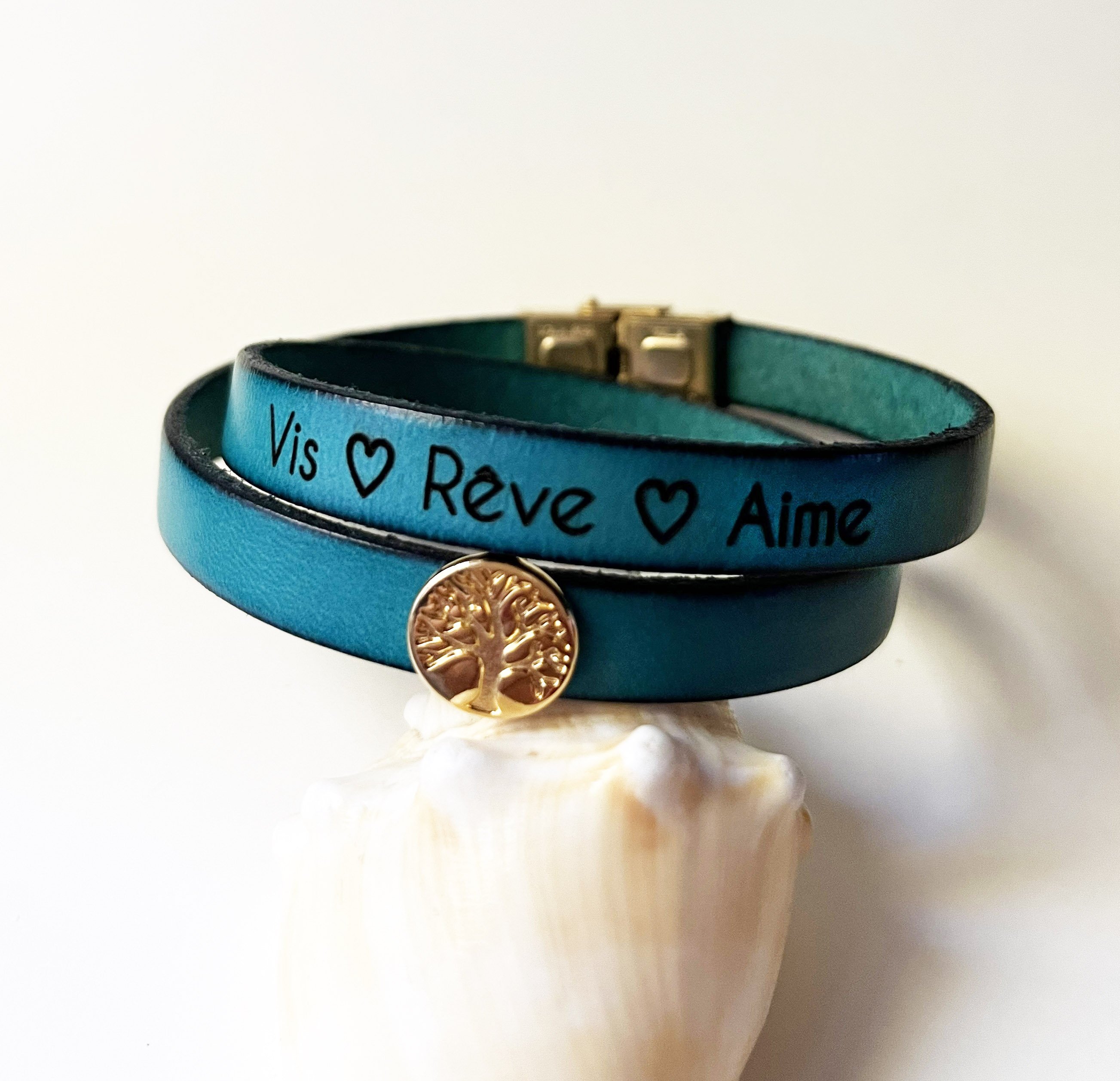 Bracelet double tour en cuir personnalisable d&eacute;cor&eacute; d'un arbre de vie dor&eacute; 