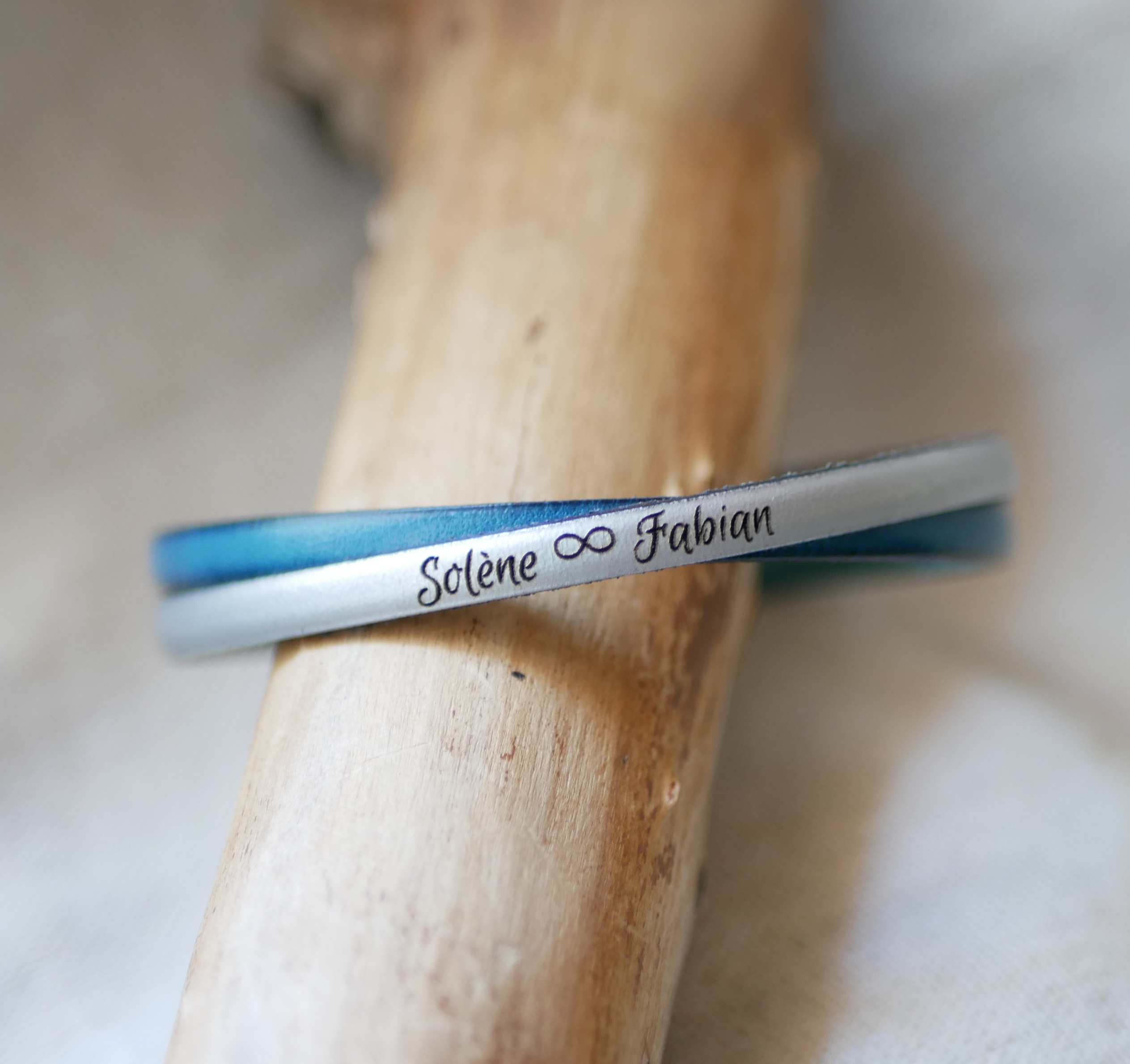 Twist l&aelig;der duo armb&aring;nd, der kan tilpasses til m&aelig;nd eller kvinder