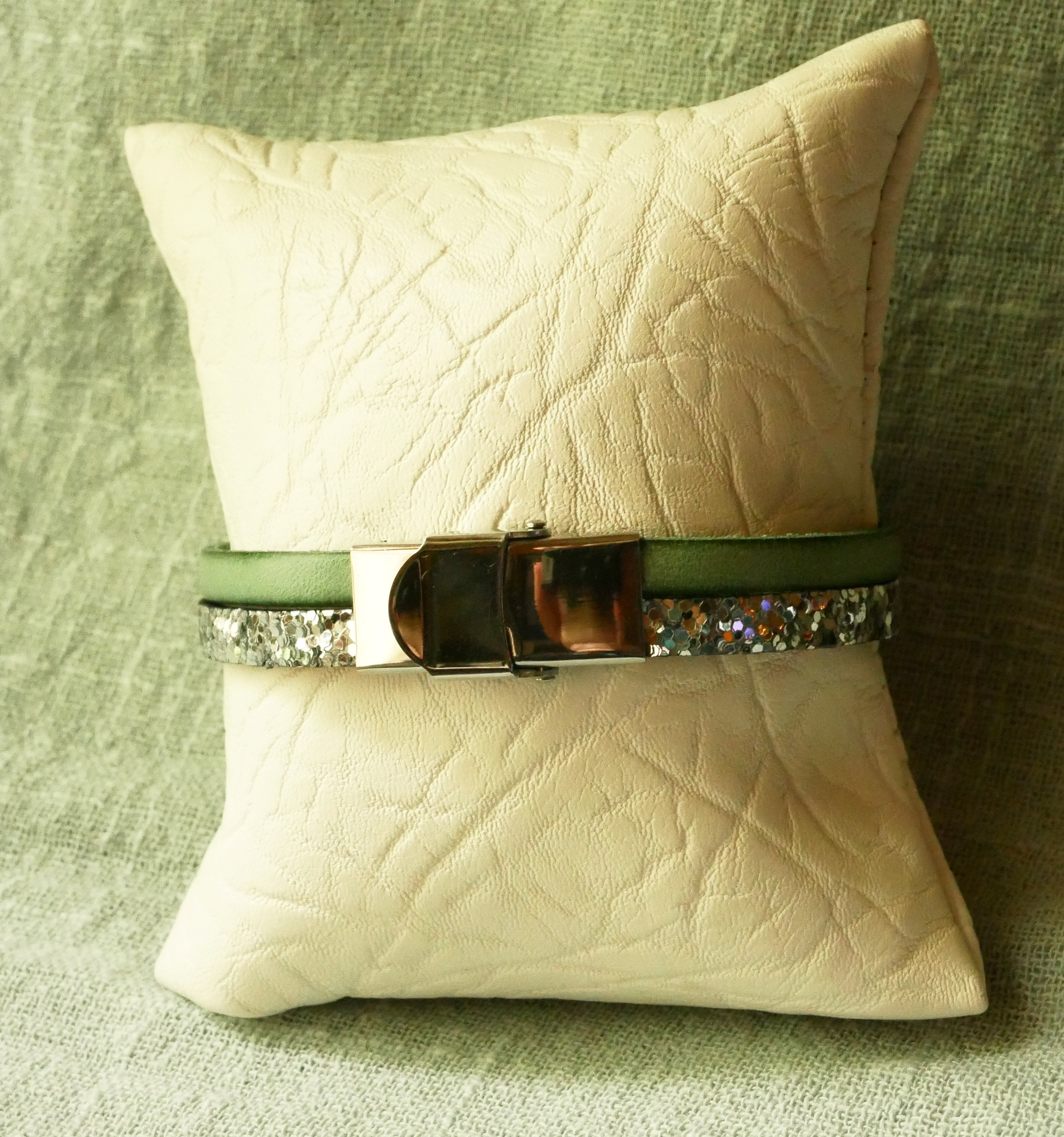 Duo-armb&aring;nd i l&aelig;der i s&oslash;lv og farve efter eget valg