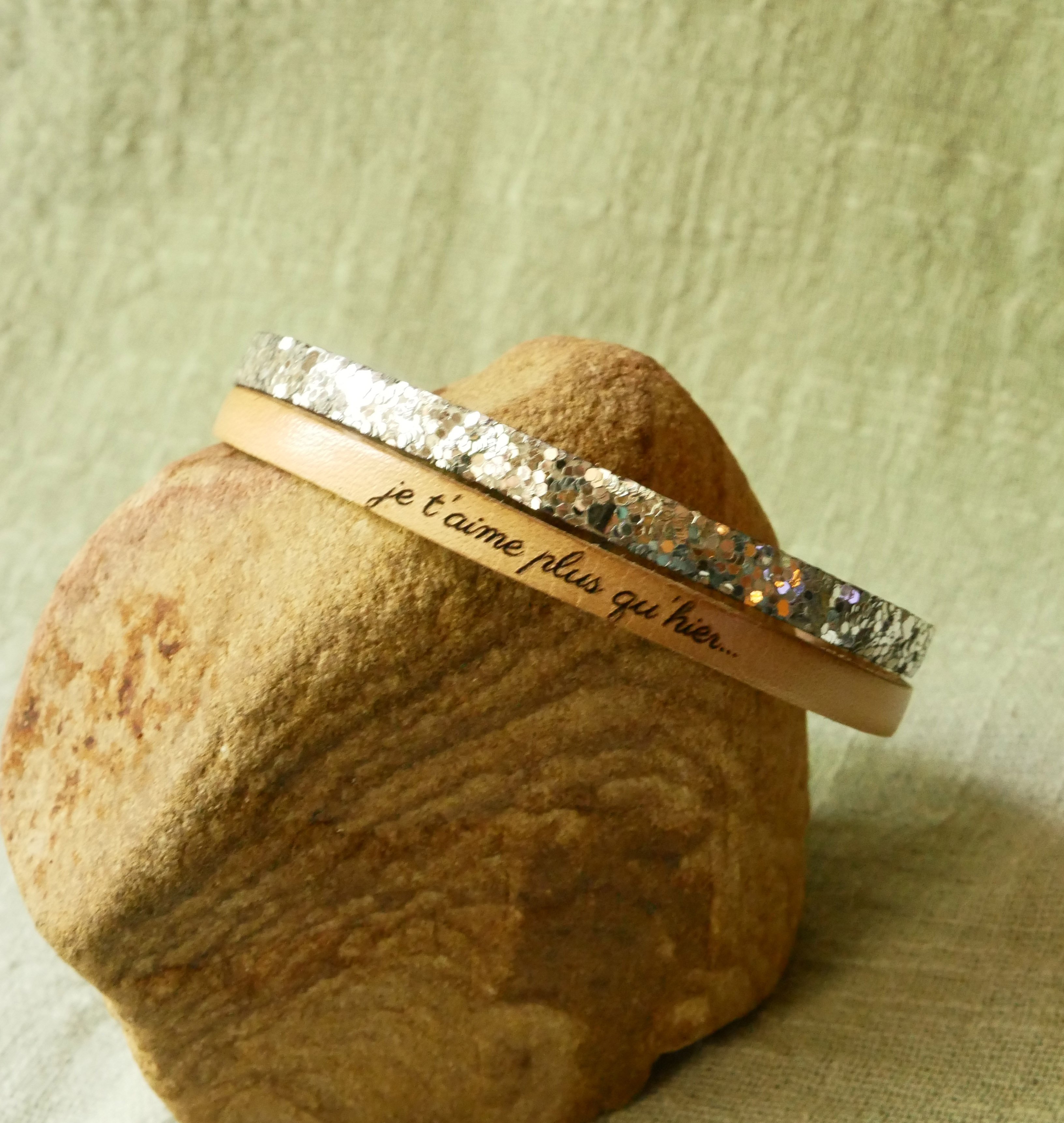 Duo-armb&aring;nd i l&aelig;der i s&oslash;lv og farve efter eget valg