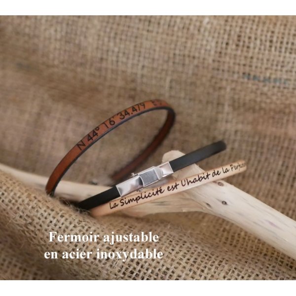 Damearmb&aring;nd i fint l&aelig;der med slangeprint i bl&aring; nuancer