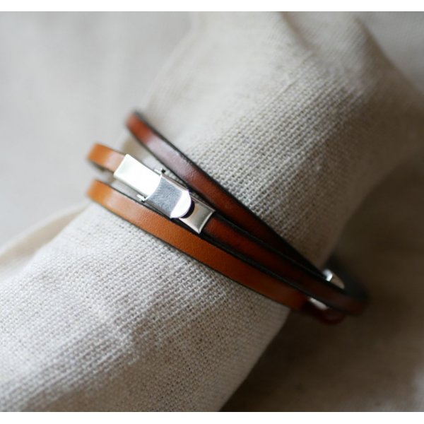 Brunt l&aelig;der og r&oslash;de perler armb&aring;nd til kvinder, en tredobbelt tur til at personligg&oslash;re 