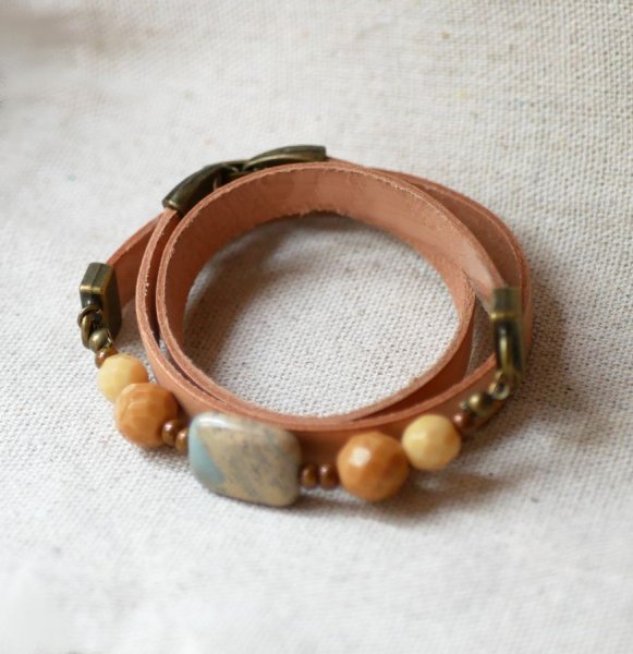 L&aelig;der og beige perler armb&aring;nd til kvinder til personlig tilpasning 