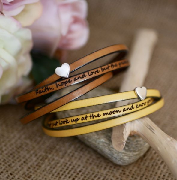 Tilpasseligt l&aelig;derarmb&aring;nd til kvinder, multi-turns, s&oslash;lv hjerte design