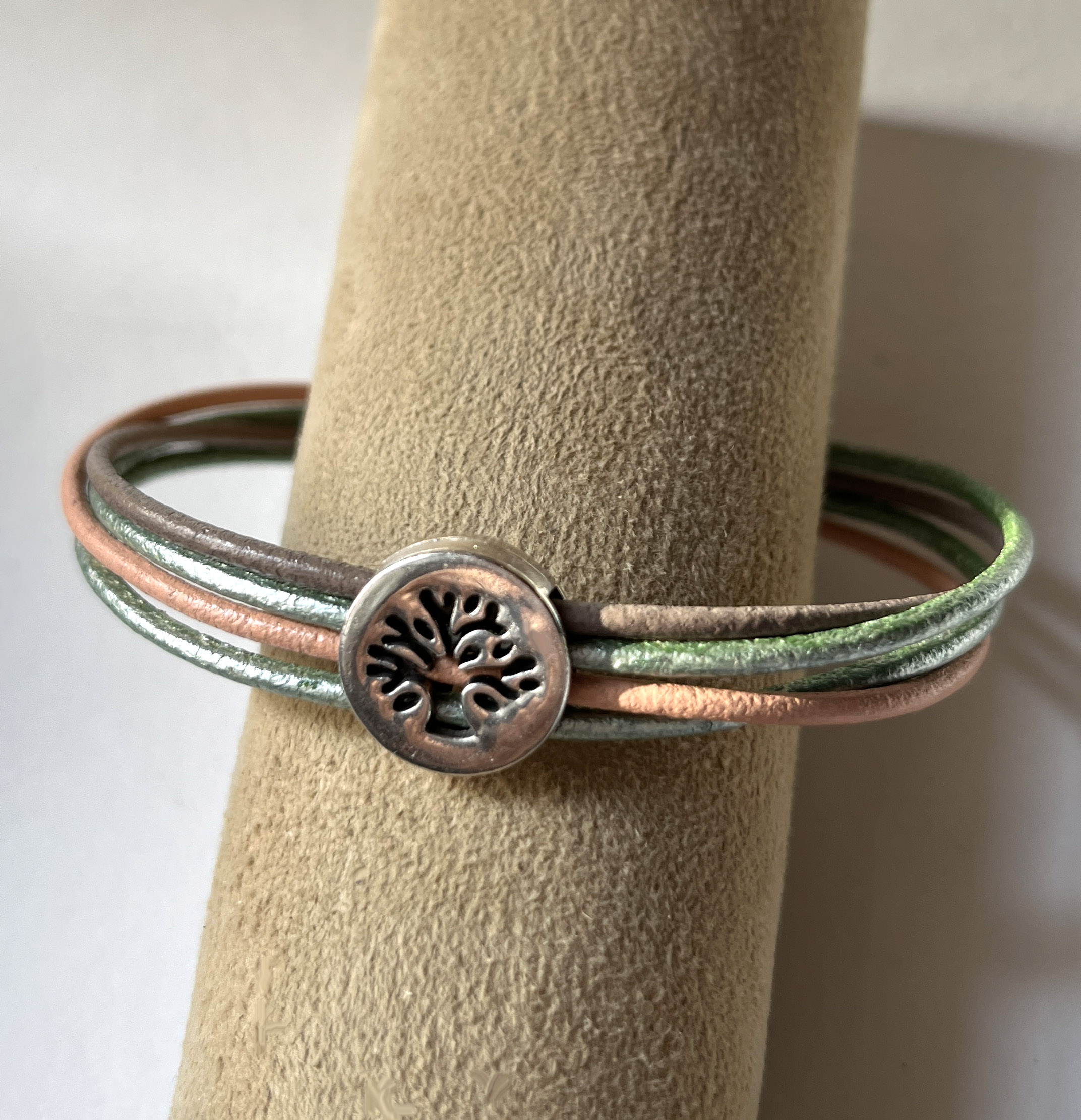 bracelet muli-liens en cuir pastel doux