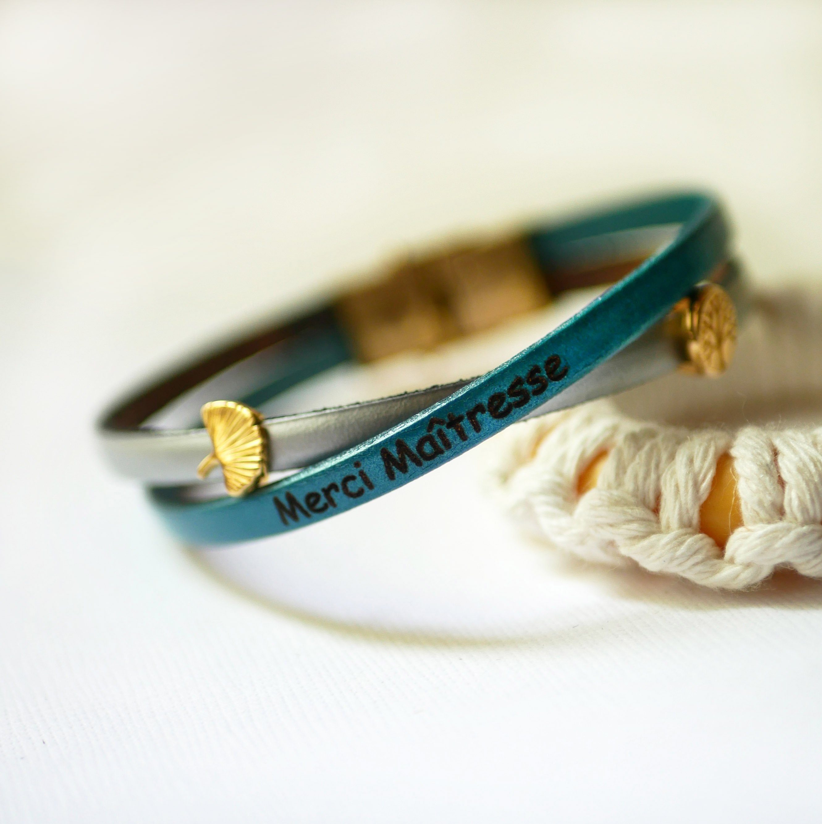 Guldbelagt Twist l&aelig;derduoarmb&aring;nd til kvinder 