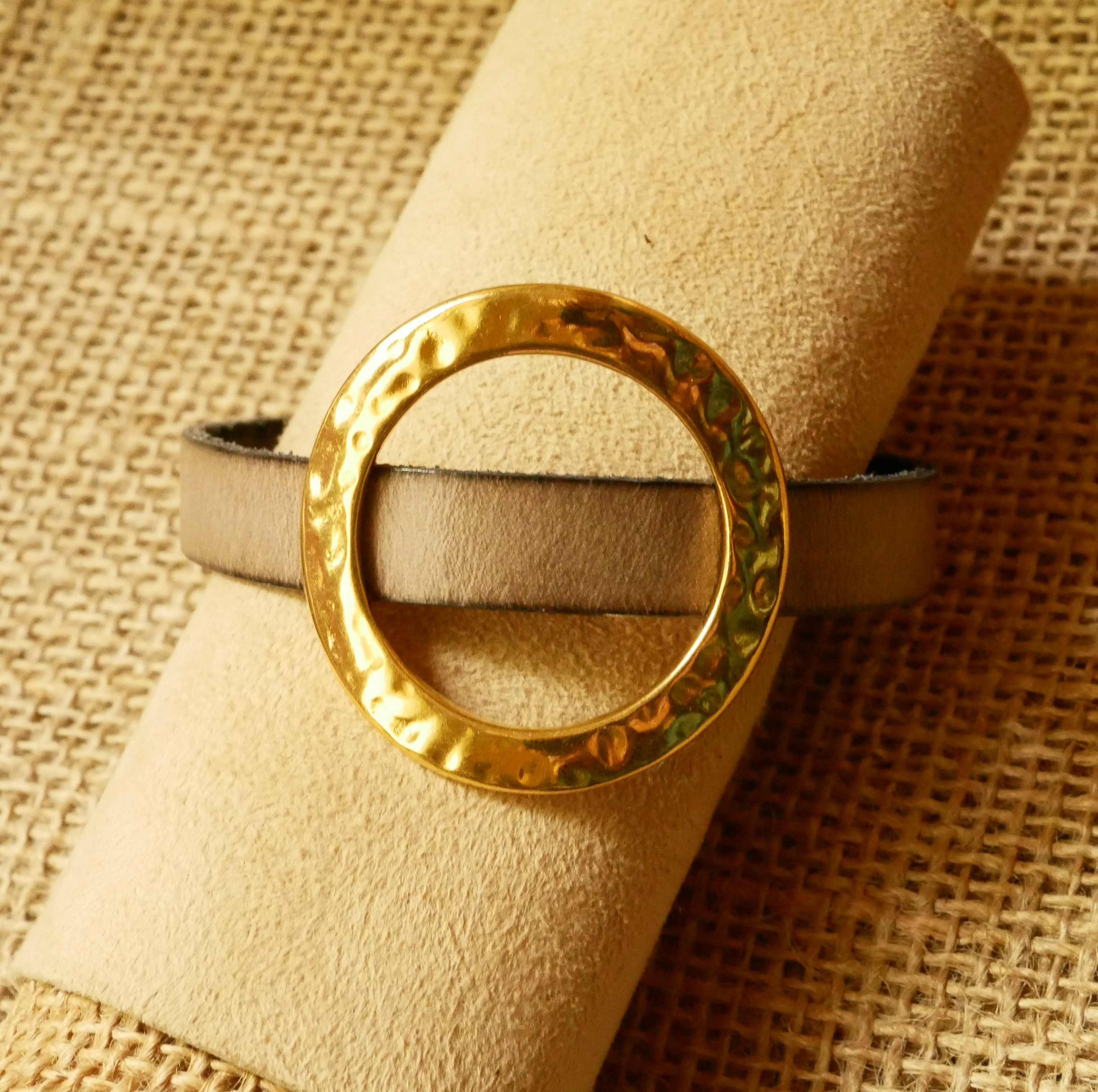 Armbånd kvinde stor guldring læderfarve efter eget valg