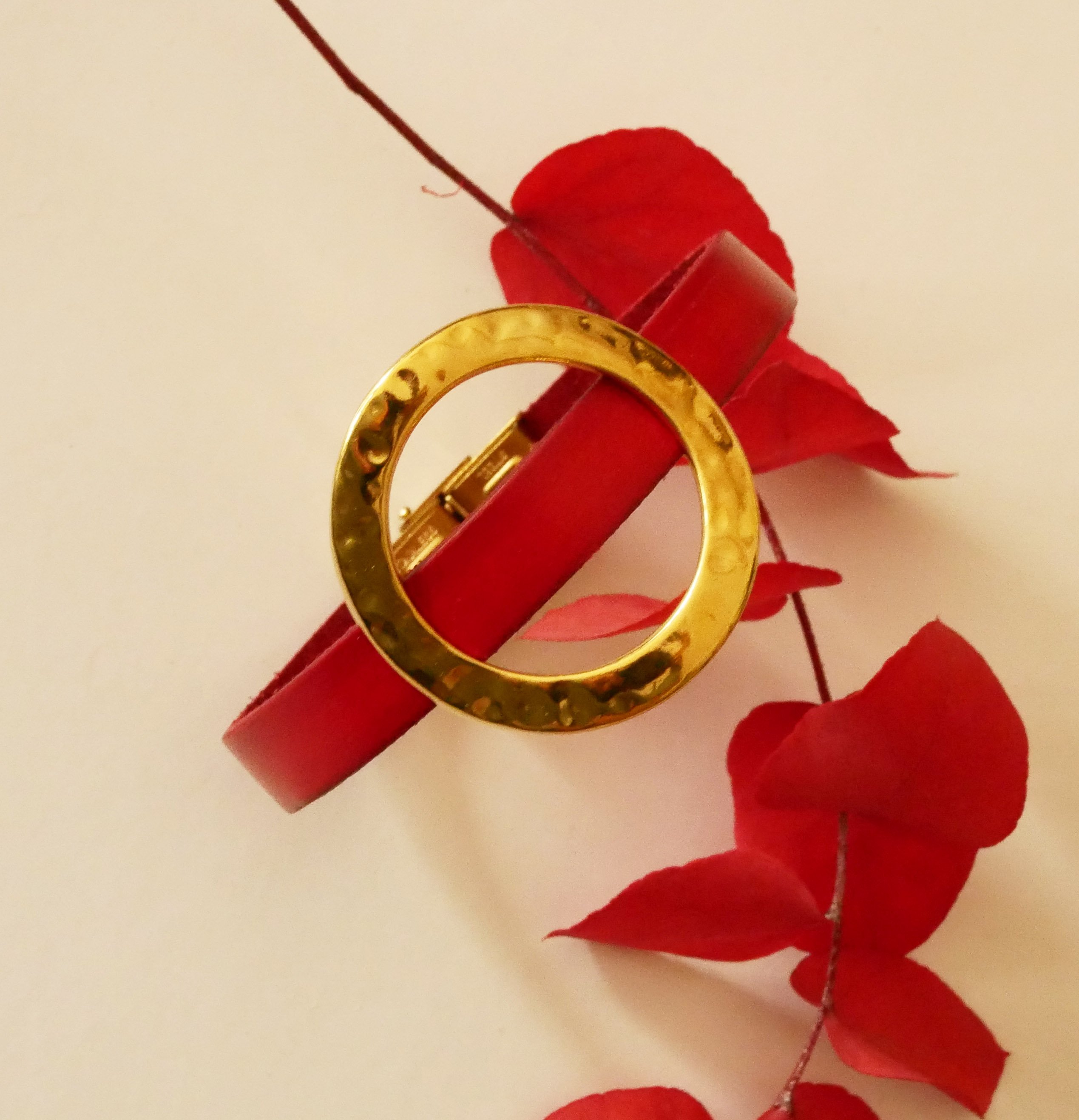 Armb&aring;nd kvinde stor guldring l&aelig;derfarve efter eget valg