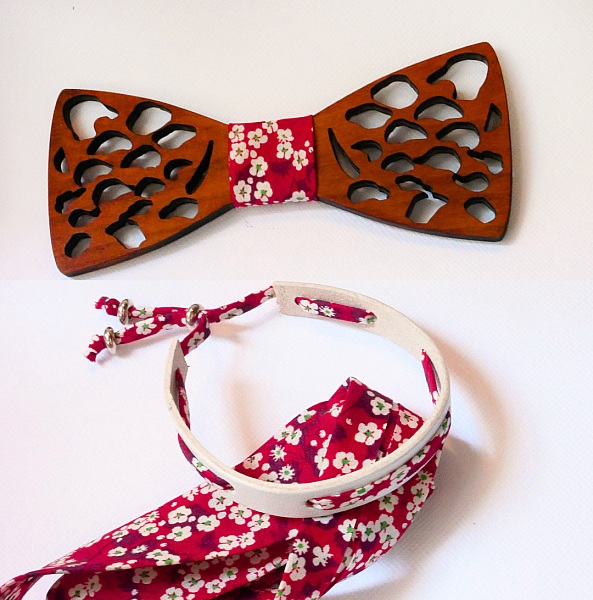 Flor&acirc;me-armb&aring;nd med r&oslash;dt Misti liberty-b&aring;nd p&aring; hvidt l&aelig;der