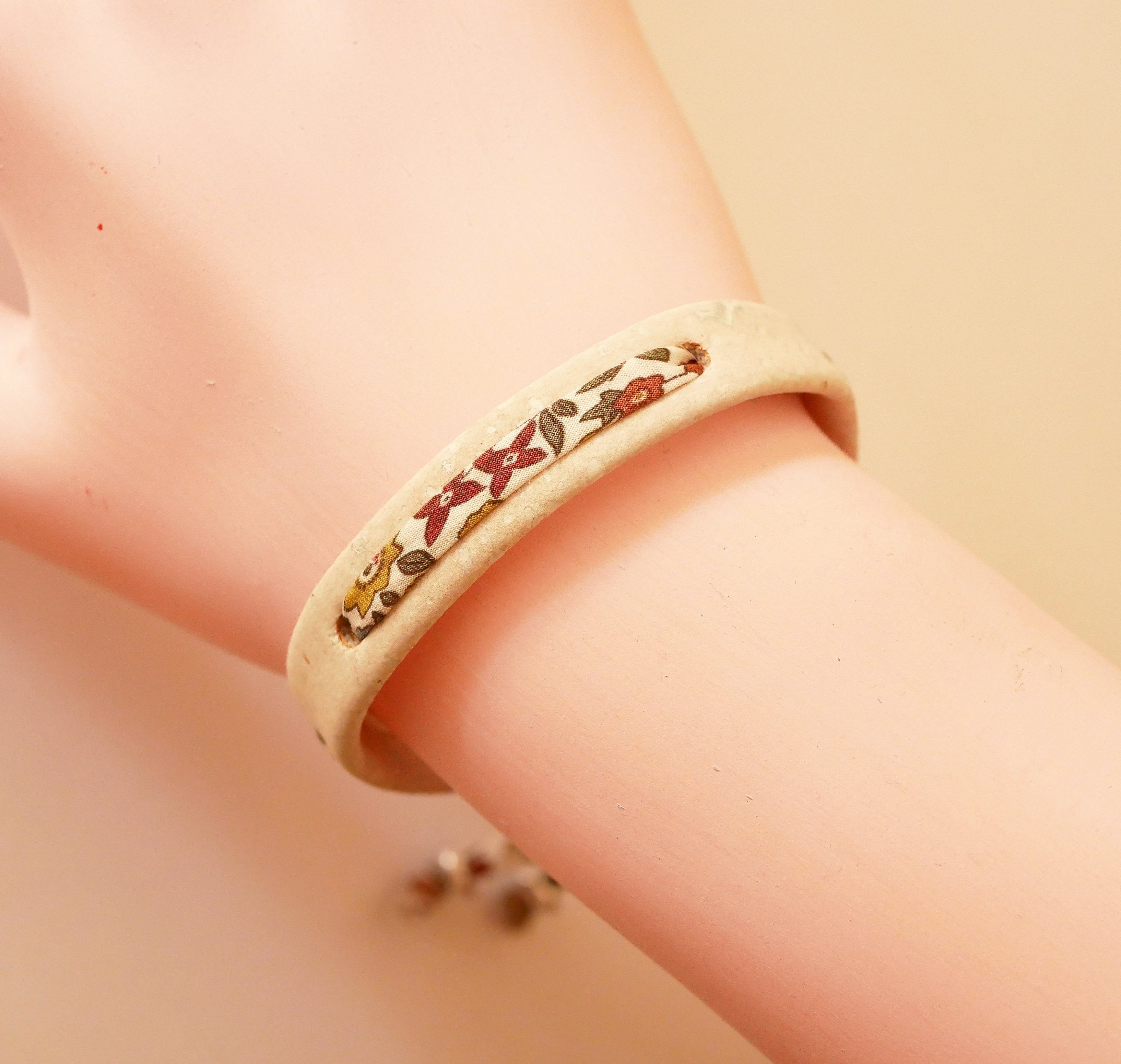 Bracelet Florâme en liège blanc avec ruban liberty Ava.