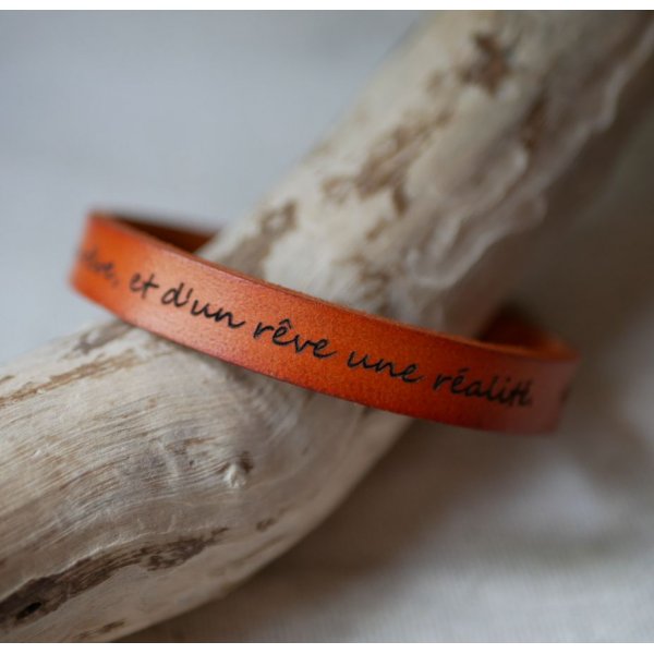 L&aelig;derarmb&aring;nd til m&aelig;nd Camel med indgravering til personlig tilpasning 