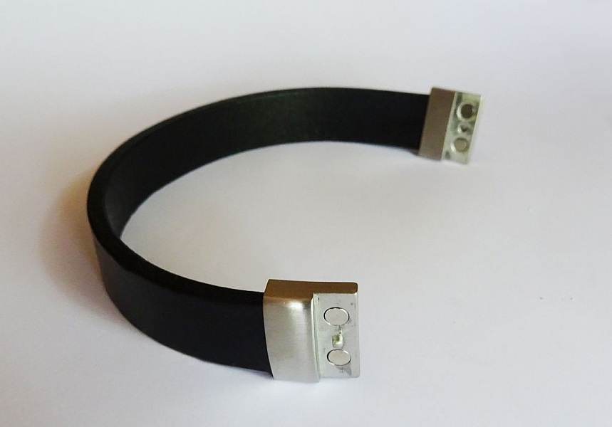 Bracelet Homme en cuir noir magn&eacute;tique &agrave; graver