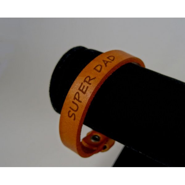 L&aelig;derarmb&aring;nd til m&aelig;nd Camel med indgravering til personlig tilpasning 