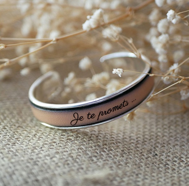 Bracelet jonc personnalisable en cuir avec gravure Je te promets.