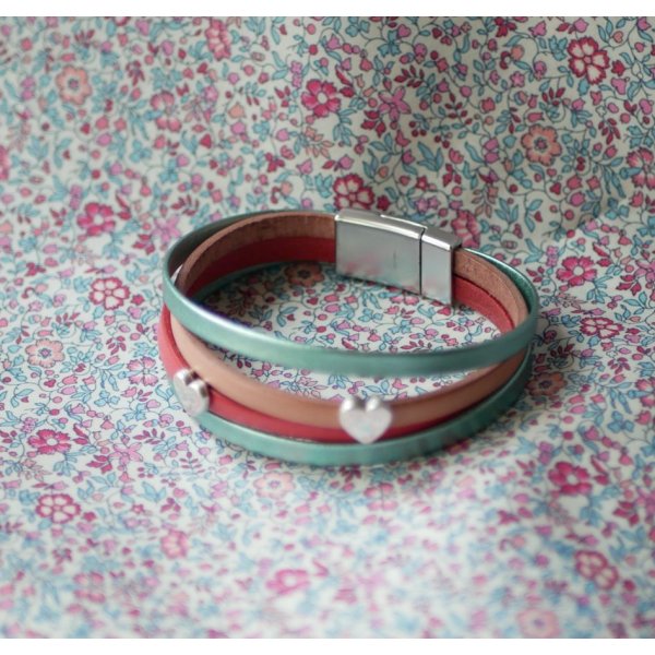 L&aelig;dermanchetarmb&aring;nd med hjerter til personlig tilpasning 