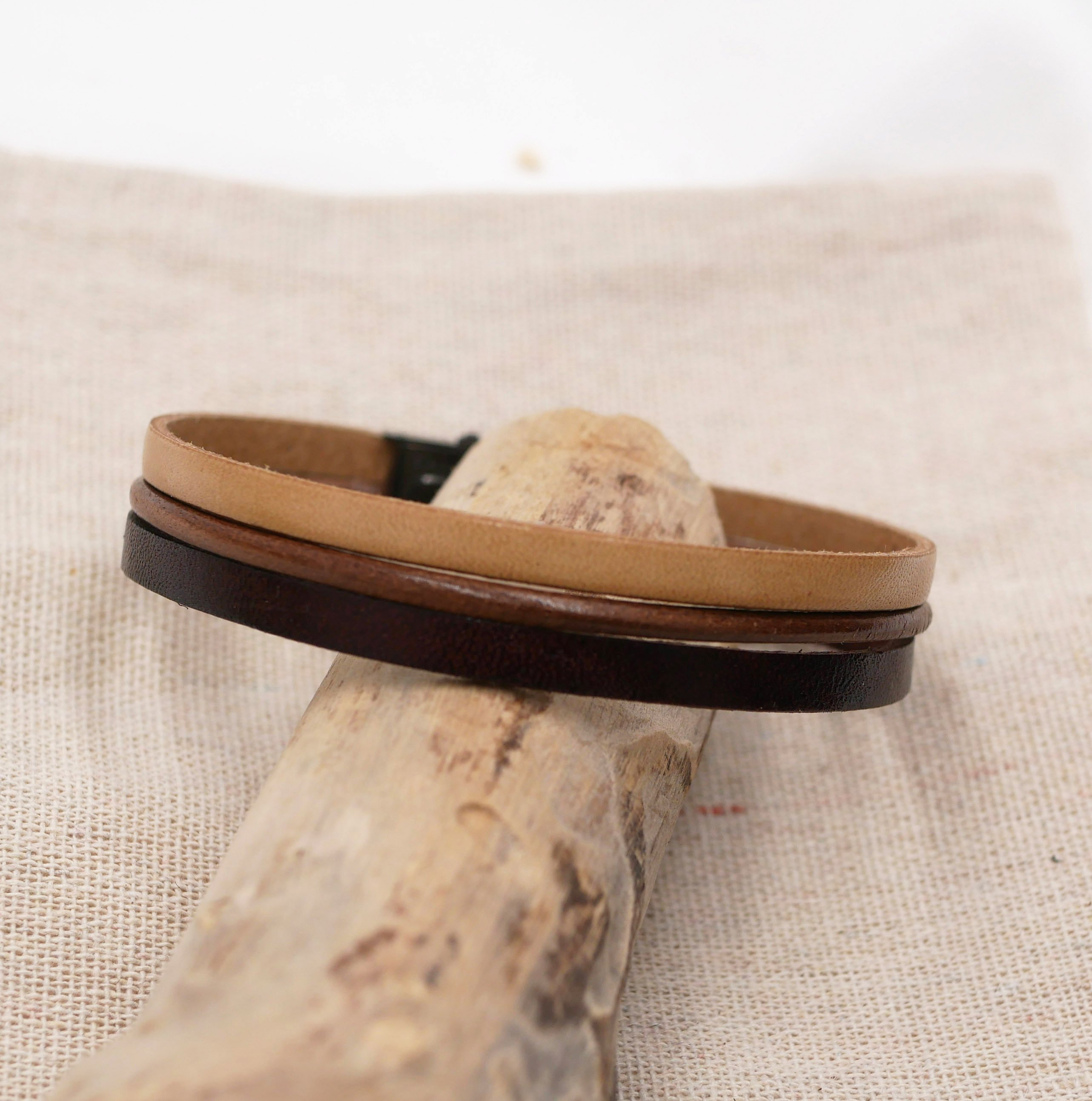 Vintage manchetarmb&aring;nd i brunt l&aelig;der til m&aelig;nd, kan tilpasses med indgravering 