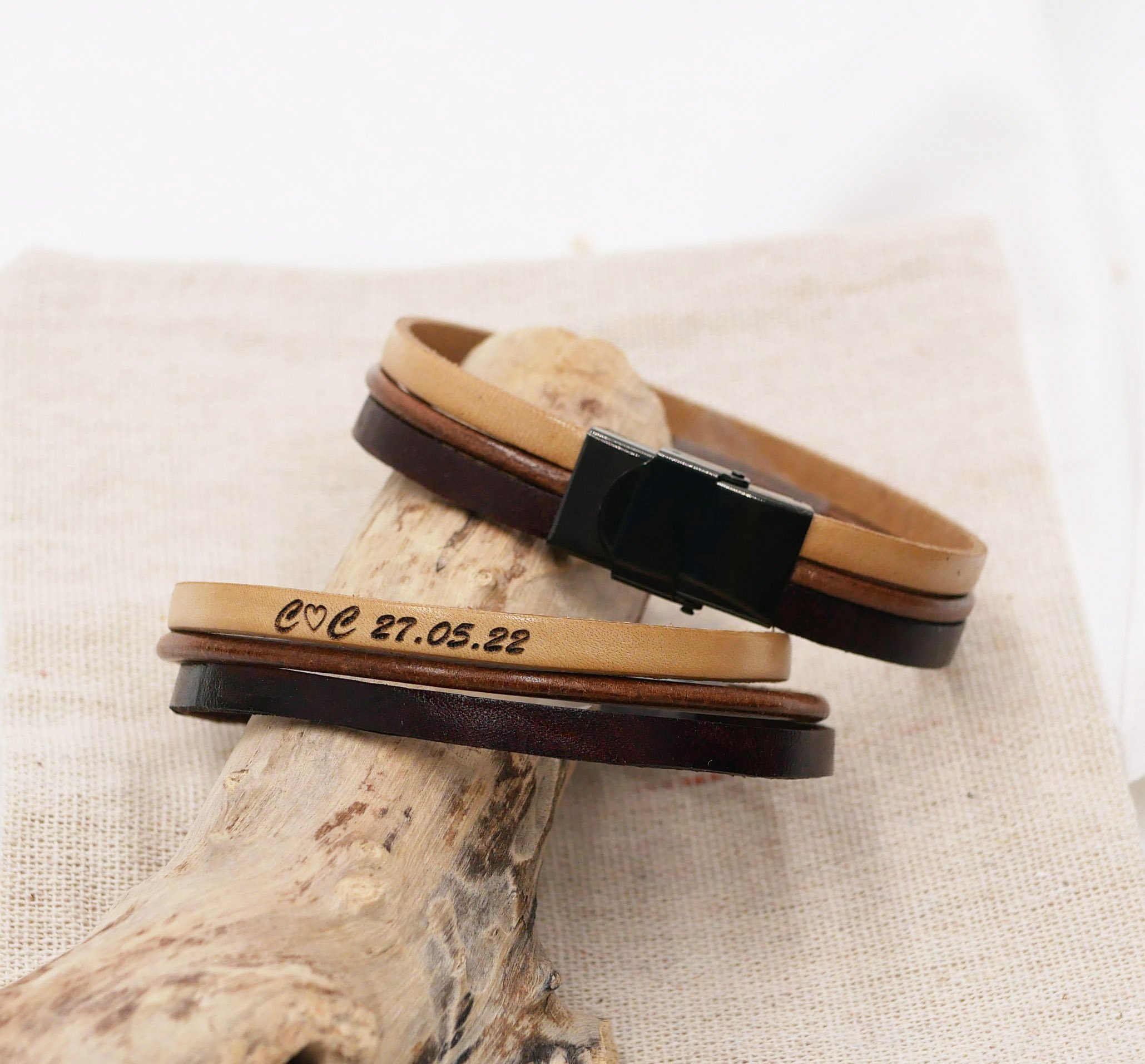 Vintage manchetarmb&aring;nd i brunt l&aelig;der til m&aelig;nd, kan tilpasses med indgravering 