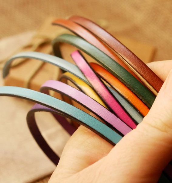 Manchetarmb&aring;nd i et udvalg af 4 l&aelig;dertyper