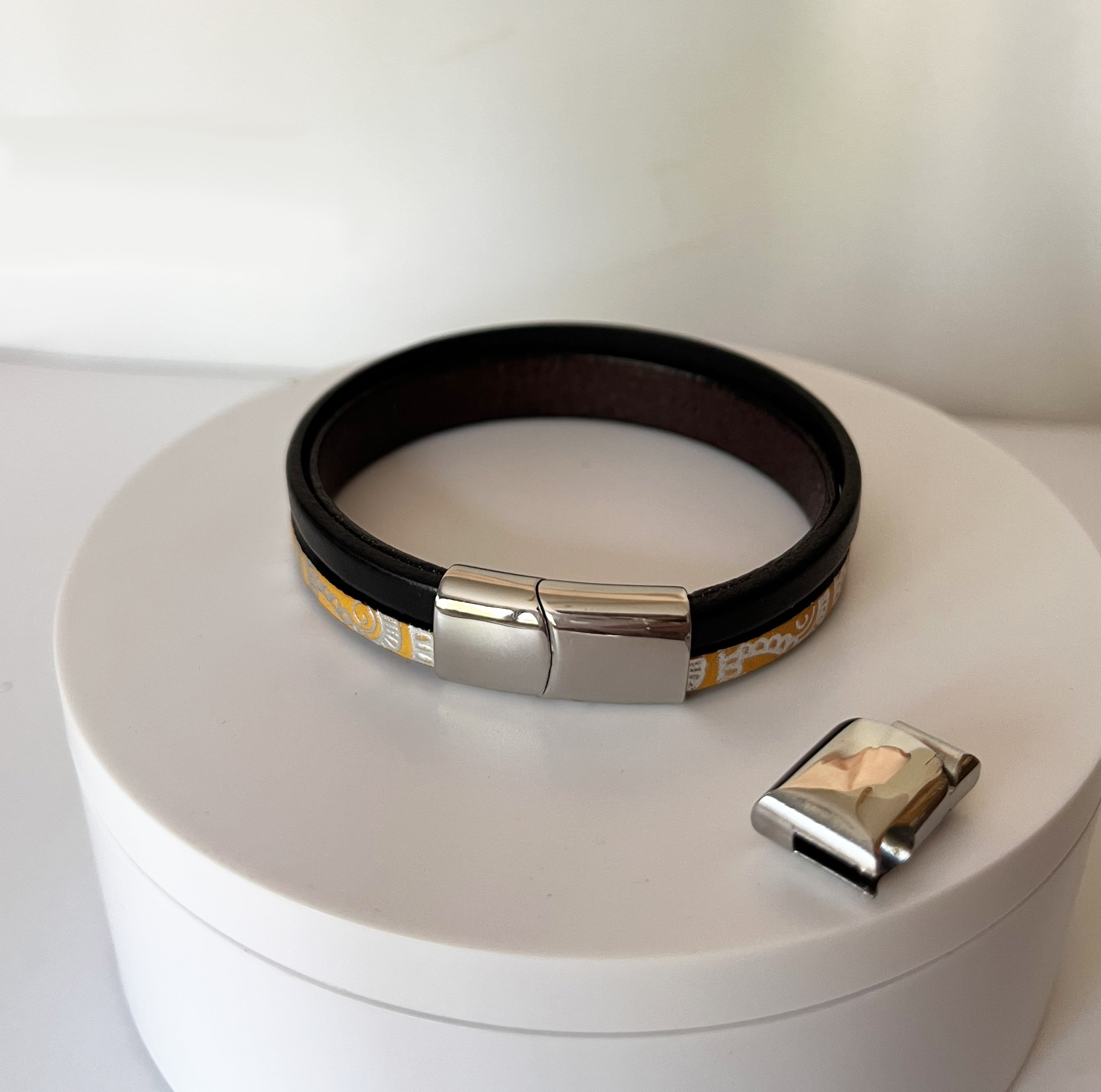 Bracelet manchette femme aux 3 cuirs orange argent&eacute;  fermoir &agrave; extension