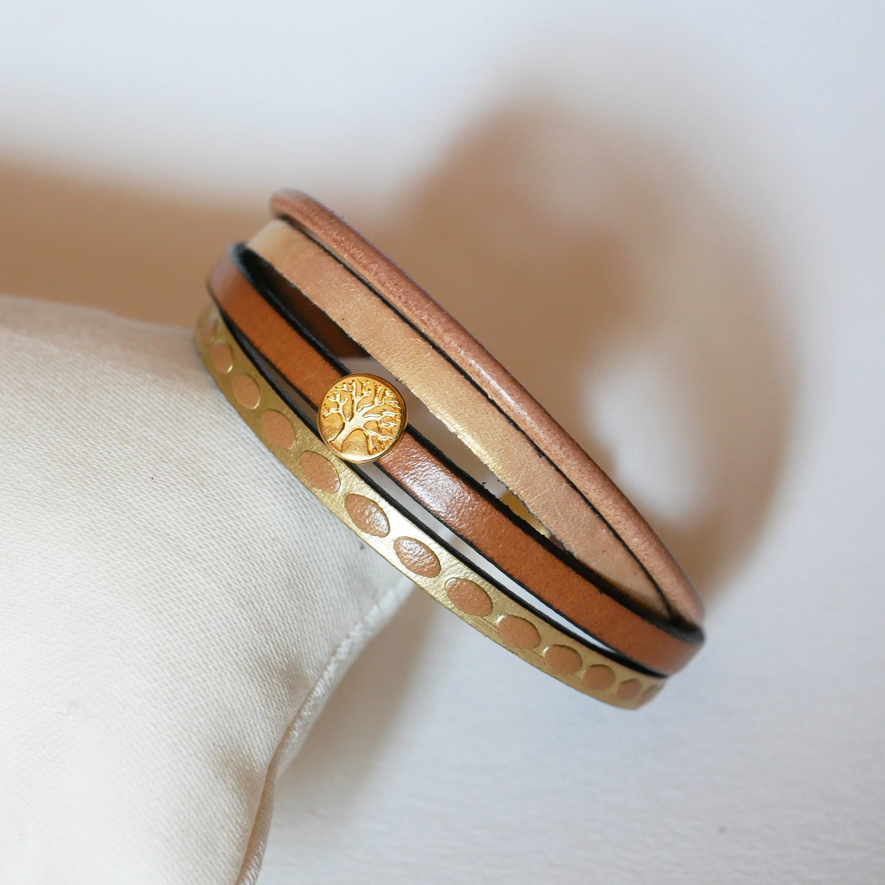 Guldmanchetarmb&aring;nd til kvinder med mini livstr&aelig;-cabochon