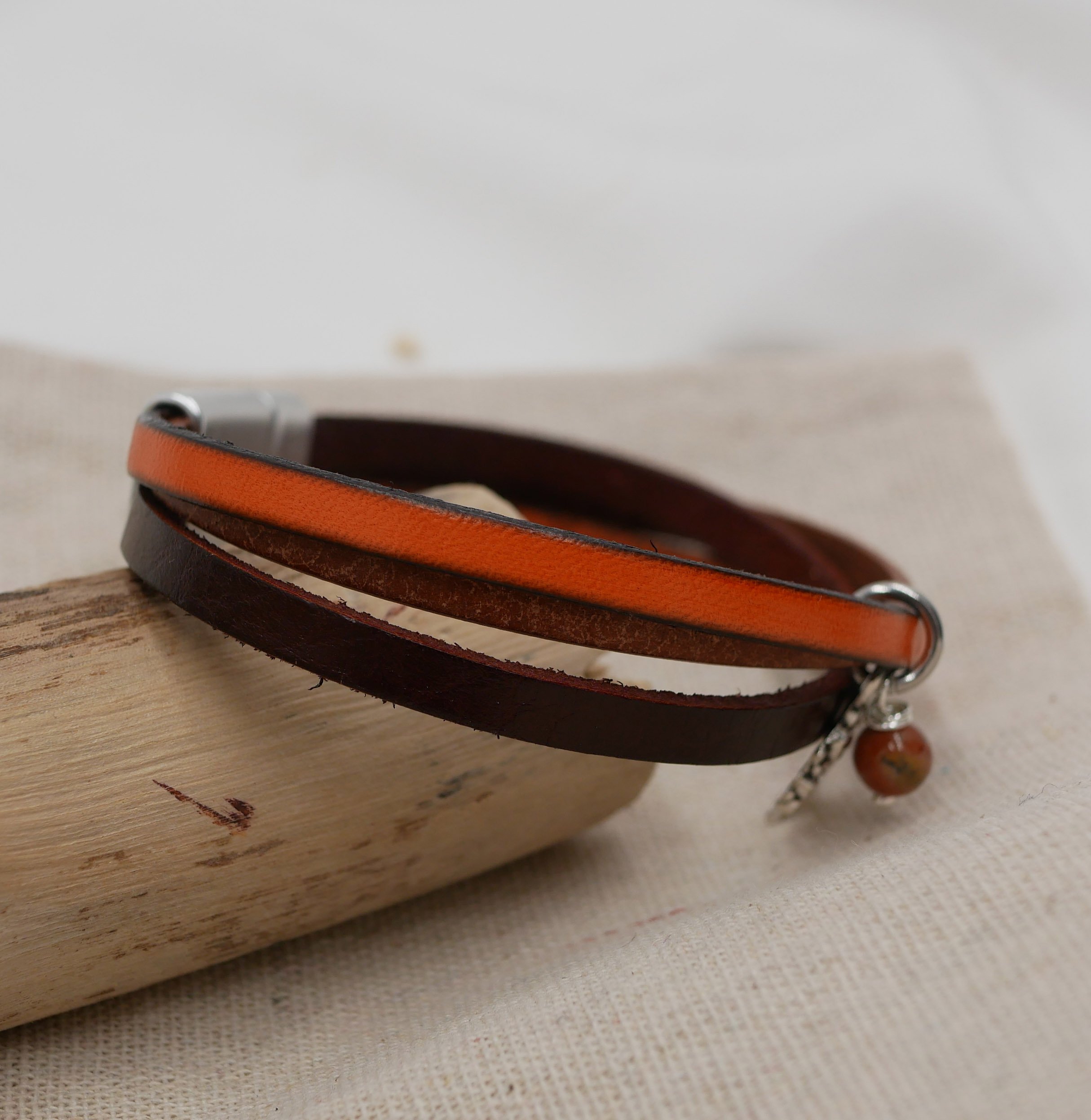 Manchetarmb&aring;nd i multi-l&aelig;der til kvinder Efter&aring;rsvedh&aelig;ng efter eget valg