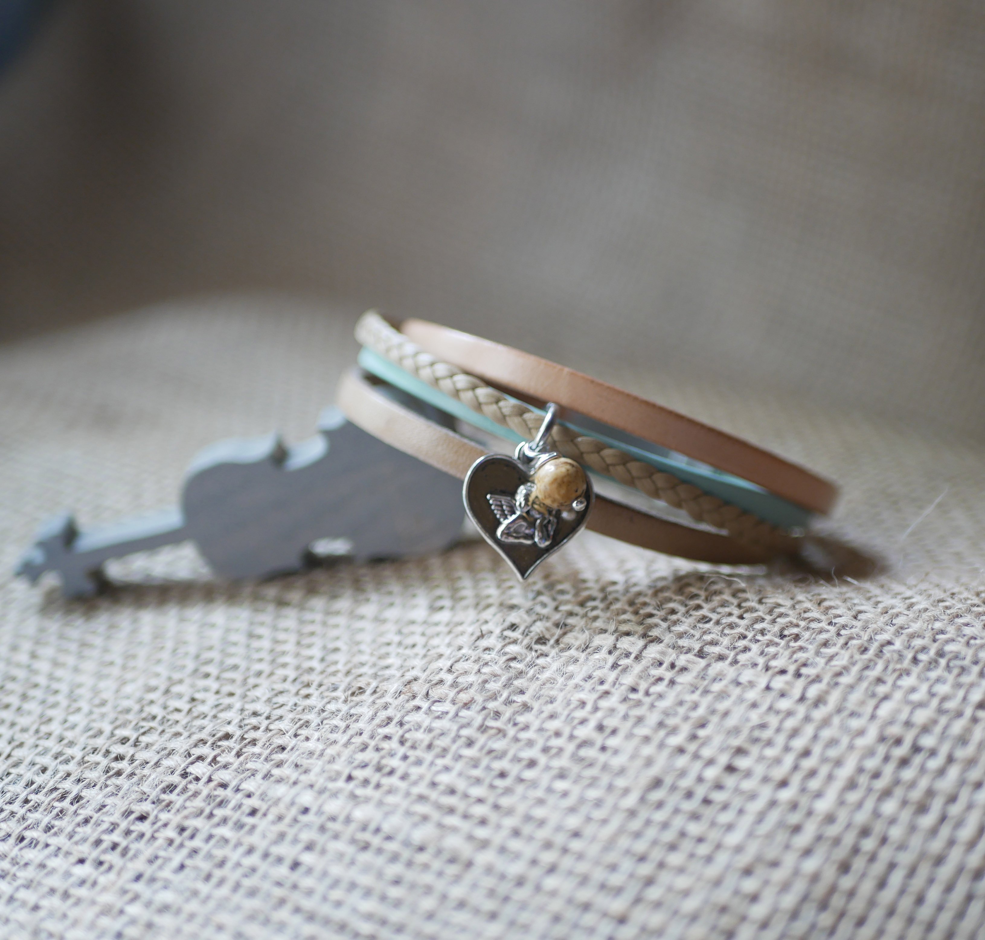 Manchetarmb&aring;nd i multi-l&aelig;der til kvinder Sandbeige vedh&aelig;ng efter eget valg