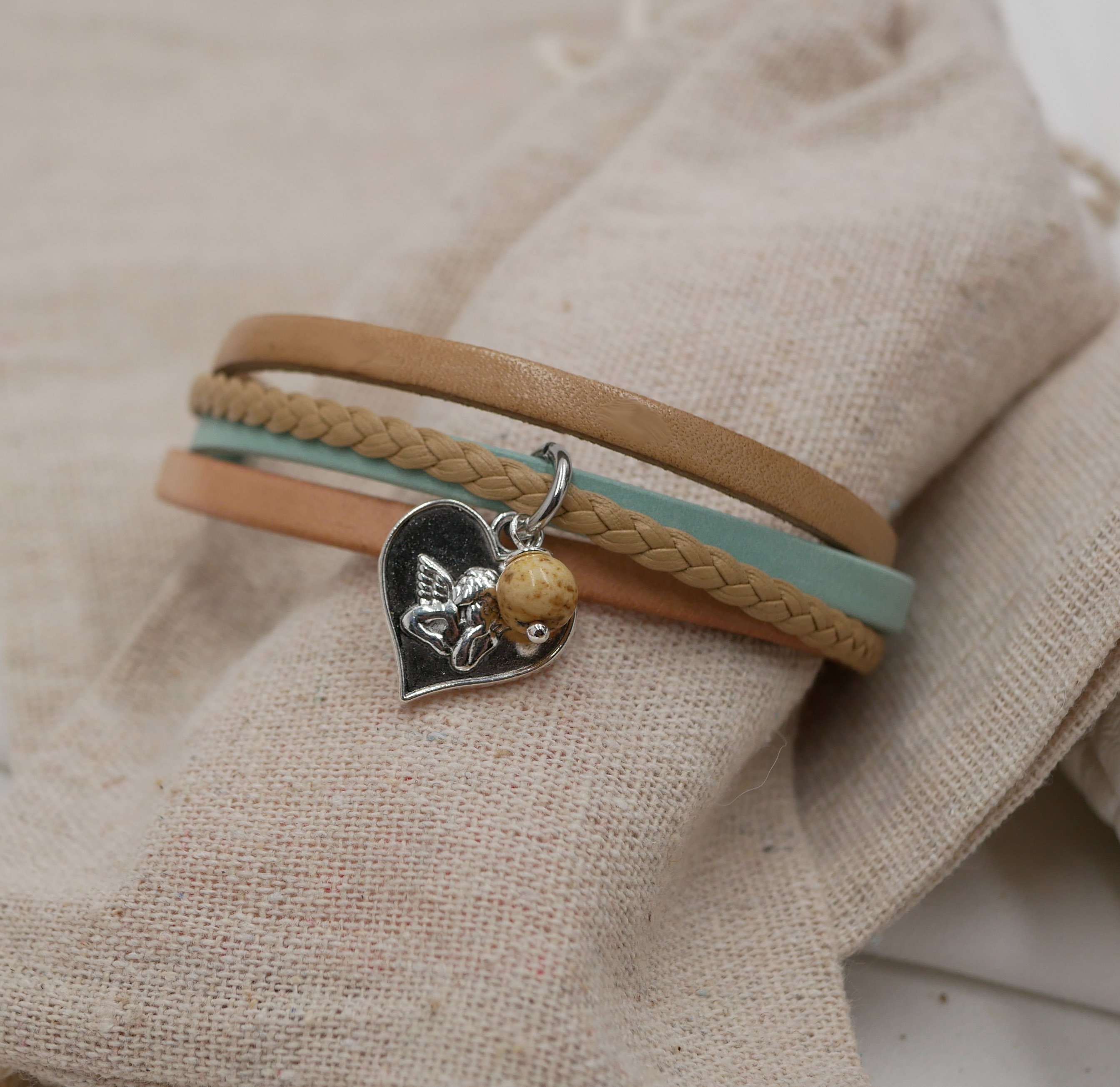 Manchetarmb&aring;nd i multi-l&aelig;der til kvinder Sandbeige vedh&aelig;ng efter eget valg