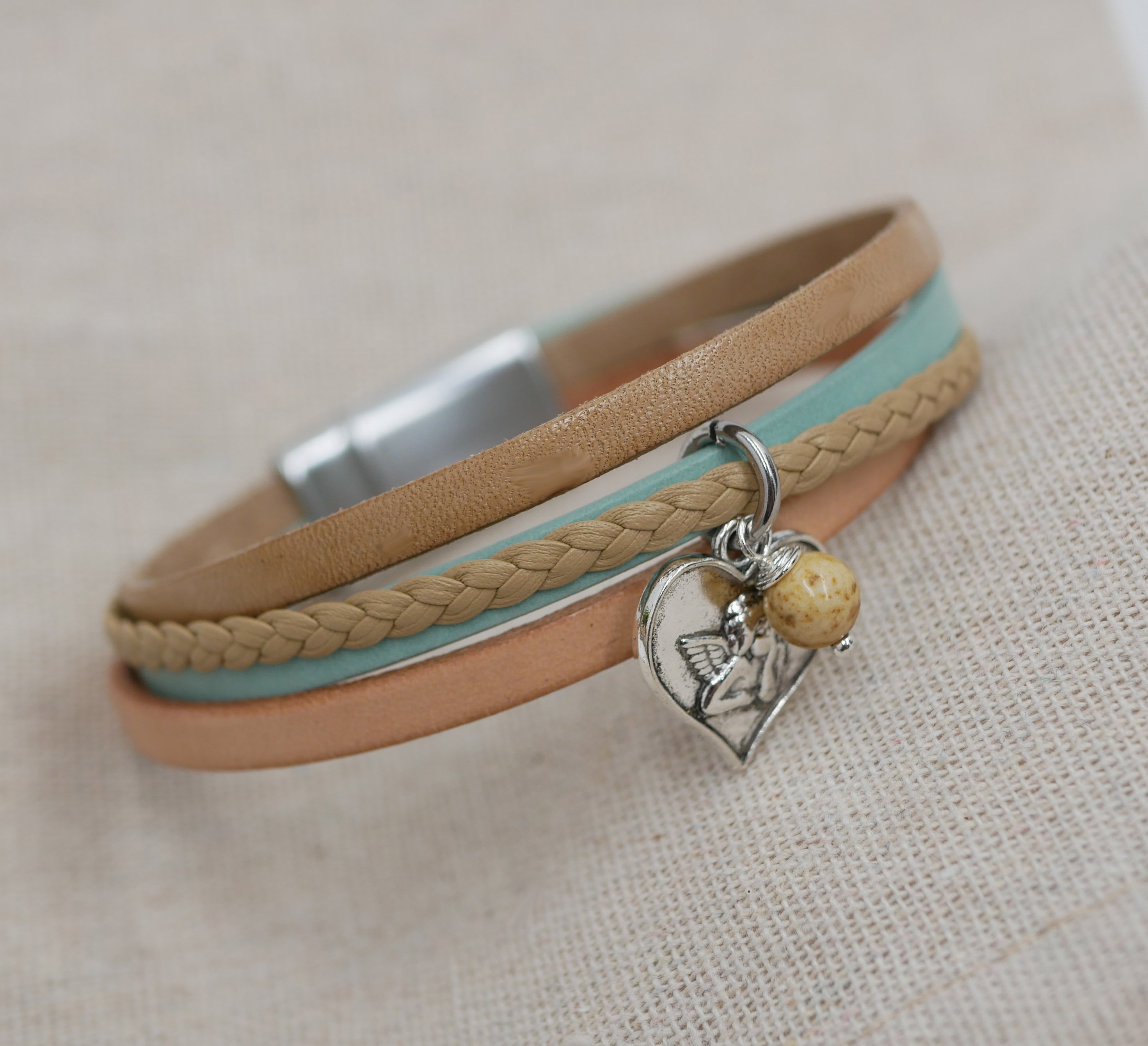 Manchetarmb&aring;nd i multi-l&aelig;der til kvinder Sandbeige vedh&aelig;ng efter eget valg