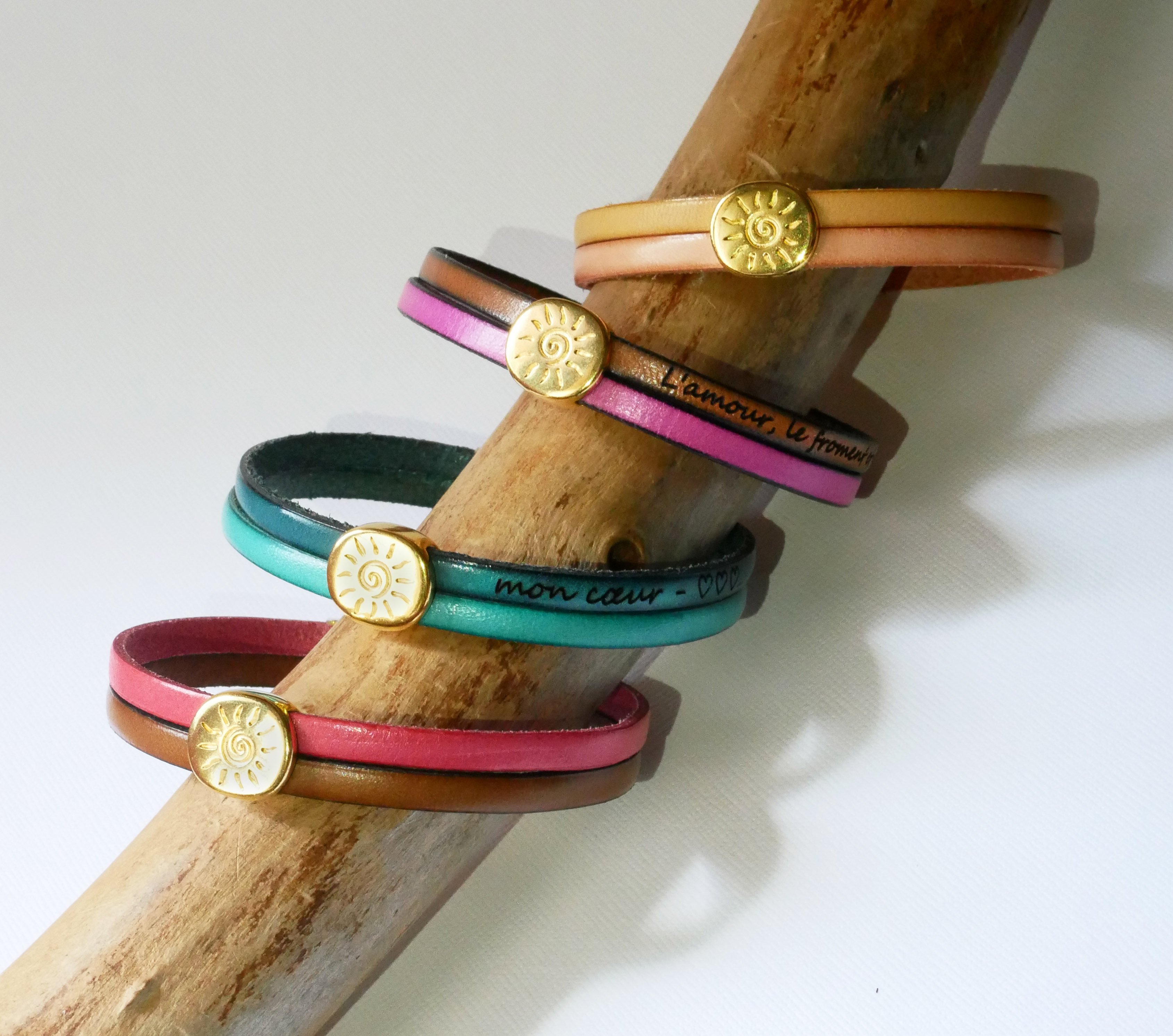 Soleil guldarmb&aring;nd p&aring; en duo af l&aelig;der til personligg&oslash;relse og indgravering