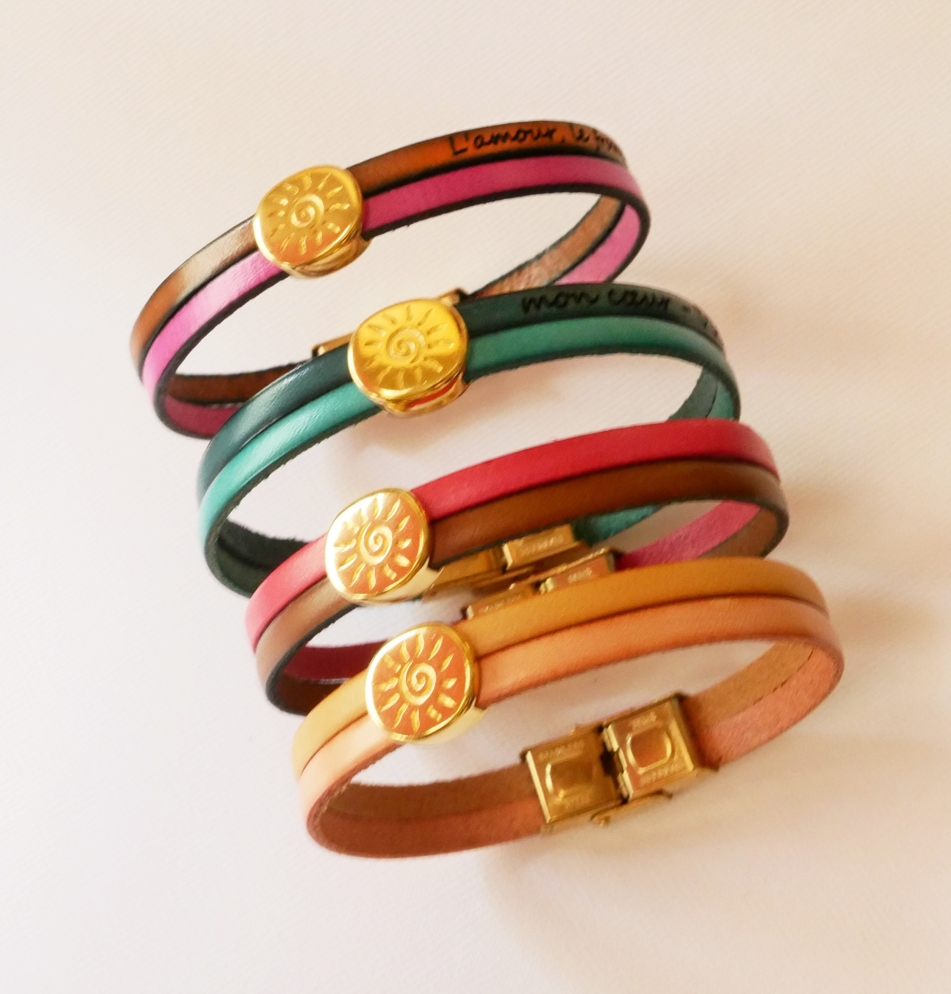 Soleil guldarmb&aring;nd p&aring; en duo af l&aelig;der til personligg&oslash;relse og indgravering