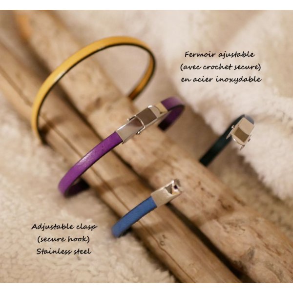 Armb&aring;nd med personligt fornavn med indgravering p&aring; l&aelig;der 