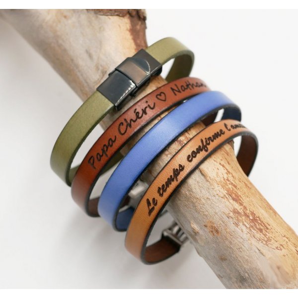 Justerbar l&aelig;derrem med sort sp&aelig;nde til personlig indgravering 